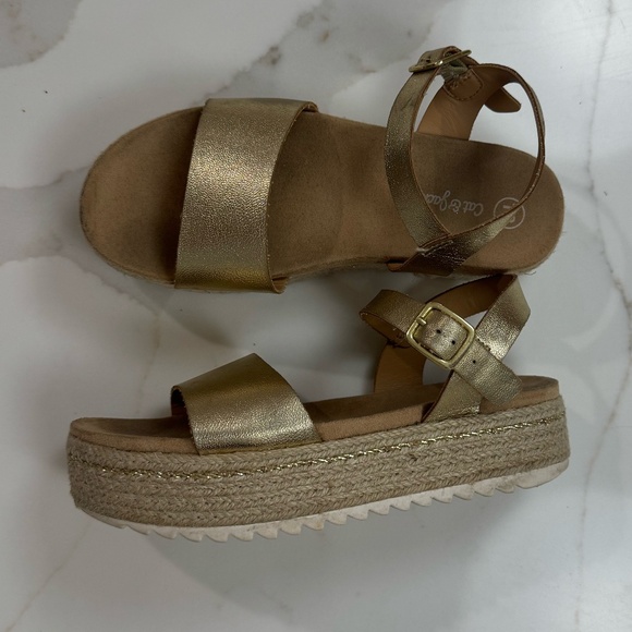 Girls Cat & Jack gold platform espadrilles size 13 - Picture 2 of 8